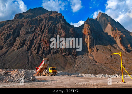 Straße Baustelle und Steinbruch im Hochtal Cajon del Maipo, Chile, Cachon del Maipo Stockfoto