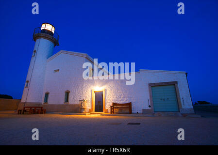 Senetosa Licht Haus im Süden von Korsika Insel an der blauen Stunde, Frankreich, Korsika Stockfoto