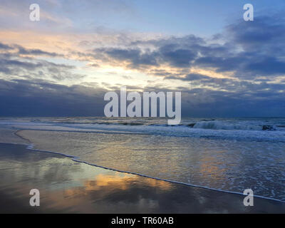 Sonnenuntergang an der Nordsee, Niederlande Stockfoto