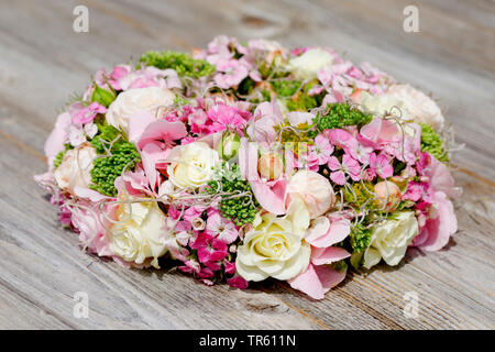 Blumen Gürtel mit Rosen und Nelken Stockfoto