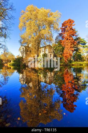 Schlosspark mit Eller in Düsseldorf Schloss, Herrenhaus, Deutschland, Nordrhein-Westfalen, Düsseldorf Stockfoto