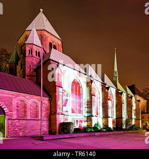 Beleuchtete Essener Münster, Festival der Lichter, Deutschland, Nordrhein-Westfalen, Ruhrgebiet, Essen Stockfoto