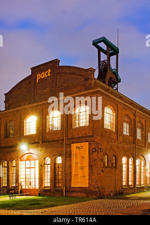 PACT Zollverein, ehemalige Förderturm der Zeche Zollverein, Zollverein, Deutschland, Nordrhein-Westfalen, Ruhrgebiet, Essen Stockfoto