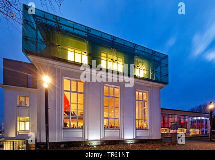 Produkt Design Forum, aufgeführten alten Hauptbahnhof am Abend, Deutschland, Nordrhein-Westfalen, Bergisches Land, Solingen Stockfoto