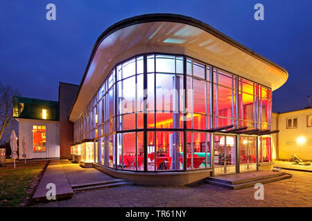 Produkt Design Forum, aufgeführten alten Hauptbahnhof am Abend, Deutschland, Nordrhein-Westfalen, Bergisches Land, Solingen Stockfoto