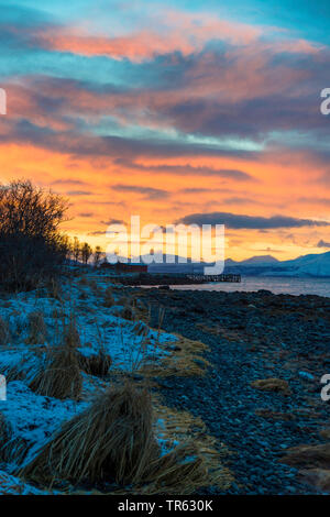 Polar Dawn in der Nähe von Tromsø, Balsfjorden, Norwegen, Troms, Tromsoe Stockfoto