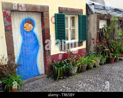 Gemalte Haus, Kunst Projekt im alten Hafen Viertel, Madeira, Funchal Stockfoto
