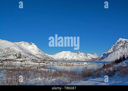 Sildpollnes Kirche auf den Lofoten im Winter, Norwegen, Lofoten, Laupstad Stockfoto