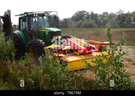 Mulchen Traktor, Deutschland Stockfoto