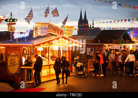 Deutz Kirmes und der Kölner Dom, Deutschland, Nordrhein-Westfalen, Rheinland, Köln Stockfoto