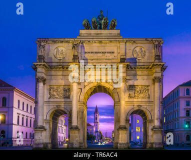 Das siegestor in München bei Nacht, Deutschland, Bayern, München Stockfoto