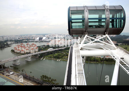 Blick von Singapore Flyer zu East Coast Parkway und Indoor Stadium, Singapur Stockfoto