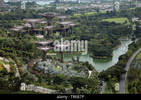 Blick von Singapore Flyer zu den Gärten an der Bucht, Singapur Stockfoto
