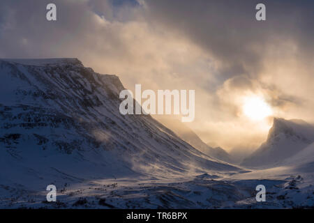 Im Schneesturm in das Tal Stuor Reaiddavaggi, Schweden, Lappland, Kebnekaisefjaell, Norrbotten Stockfoto