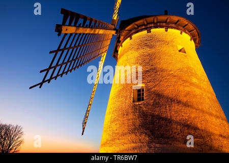 Mühle bei Sonnenuntergang Egelsberg in Krefeld, Deutschland, Nordrhein-Westfalen, Niederrhein, Krefeld Stockfoto