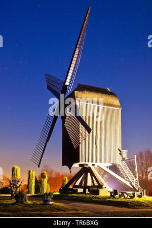 Beleuchtete post Mühle in oenisberg am blauen Unsere, Deutschland, Nordrhein-Westfalen, Niederrhein, Kempen Stockfoto