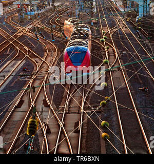 Zug am Bahnhof Oberbarmen, Deutschland, Nordrhein-Westfalen, Bergisches Land, Wuppertal Stockfoto