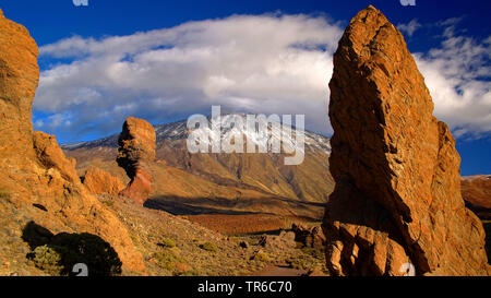 Anzeigen von Roques de Garcia zu den Berg Teide, Kanarische Inseln, Teneriffa, Teide Nationalpark Stockfoto