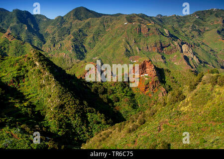 Den Berg Macizo de Anaga Gebirge mit Höhlenwohnungen, Kanarische Inseln, Teneriffa Stockfoto