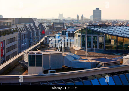 Blick über die Dächer zur Kirche St. Michael, Deutschland, Nordrhein-Westfalen, Rheinland, Köln Stockfoto
