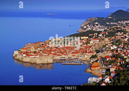 Blick auf Dubrovnik im Abendlicht, Kroatien, Dalmatien, Dubrovnik Stockfoto