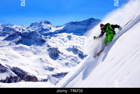 Abseits der Pisten auf dem Berg Bellecote, auf der Rückseite des Gipfels der Grande Motte und Grande Casse, Frankreich, Savoyen, Nationalpark Vanoise, La Plagne Stockfoto