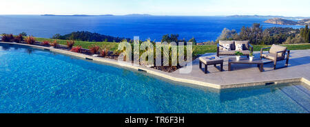 Pool mit Meerblick eines luxuriösen Hotels, Frankreich, Saint Tropez Stockfoto