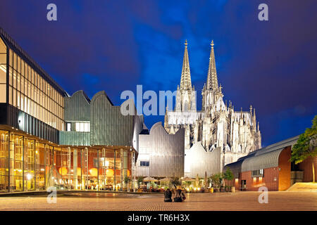 Museum Ludwig und Kölner Dom am Abend, Deutschland, Nordrhein-Westfalen, Köln Stockfoto