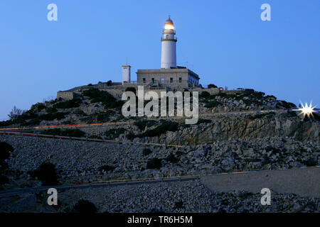 Lithhouse Cap Formentor an der blauen Stunde, Spanien, Balearen, Mallorca, Cap Formentor Stockfoto