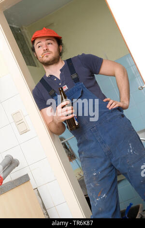 Removalist eine Pause, ein Bier trinken, rauchen Stockfoto