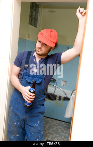 Removalist eine Pause, ein Bier trinken, rauchen Stockfoto