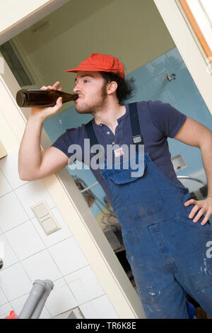 Removalist eine Pause, ein Bier trinken Stockfoto