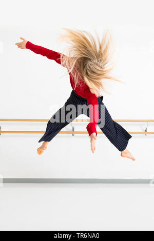 Weibliche Ballet Dancer in Aktion, Deutschland Stockfoto