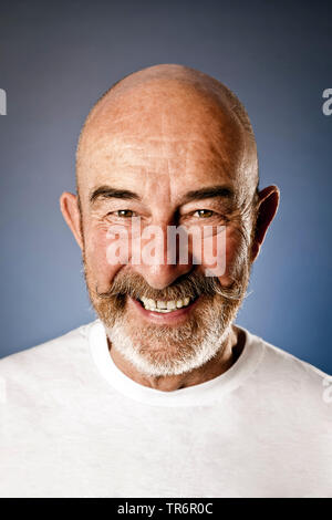 Alter Mann mit Glatze und grauen Bart, Deutschland, Bayern Stockfoto