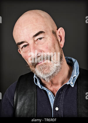 Alter Mann mit Glatze und grauen Bart, Deutschland, Bayern Stockfoto