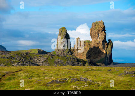 Basaltfelsen Londrangar bei Malarrif, Island, Snaefellsnes Stockfoto