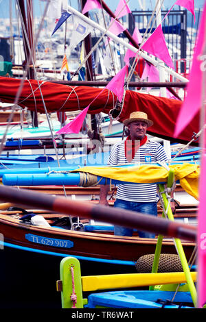Alte traditionelle Fisch Boote namens pointus, Frankreich, Provence, Sanary-sur-Mer Stockfoto