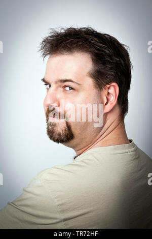 Zufrieden Mann mit spitzbart im Porträt Stockfoto