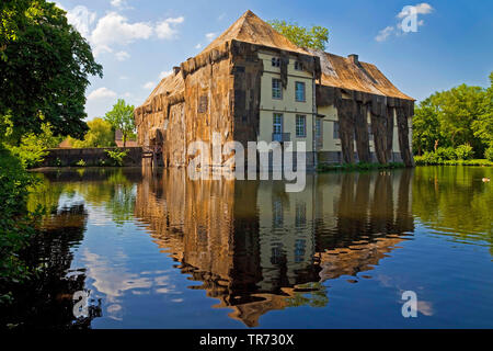 Verhüllte schloss Struenkede, Ausstellung Kunst und Kohle bei der Schließung des Steinkohlebergbaus 2018, Deutschland, Nordrhein-Westfalen, Ruhrgebiet, Herne Stockfoto