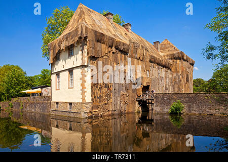 Verhüllte schloss Struenkede, Ausstellung Kunst und Kohle bei der Schließung des Steinkohlebergbaus 2018, Deutschland, Nordrhein-Westfalen, Ruhrgebiet, Herne Stockfoto