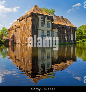 Verhüllte schloss Struenkede, Ausstellung Kunst und Kohle bei der Schließung des Steinkohlebergbaus 2018, Deutschland, Nordrhein-Westfalen, Ruhrgebiet, Herne Stockfoto