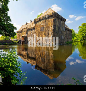 Verhüllte schloss Struenkede, Ausstellung Kunst und Kohle bei der Schließung des Steinkohlebergbaus 2018, Deutschland, Nordrhein-Westfalen, Ruhrgebiet, Herne Stockfoto