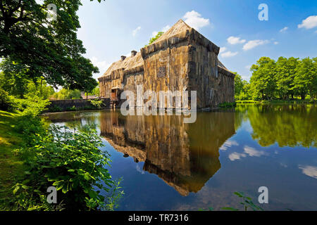 Verhüllte schloss Struenkede, Ausstellung Kunst und Kohle bei der Schließung des Steinkohlebergbaus 2018, Deutschland, Nordrhein-Westfalen, Ruhrgebiet, Herne Stockfoto