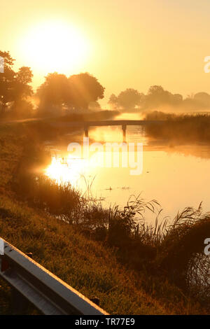 Sonnenaufgang über Landschaft in Overijssel, Niederlande, Overijssel Stockfoto