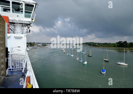 Eine Wightlink Fähren Verlassen des Terminals in Lymington, Hampshire, für Yarmouth auf der Insel Wight gebunden Stockfoto