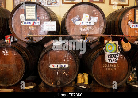 Antigua Casa Del Guardia, traditionelle Weinbar in Málaga, Spanien. Stockfoto