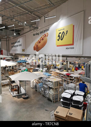 Hot dog Werbung im Self Service-/Check-out-Bereich bei Ikea in Coventry, Großbritannien, am 29. Mai 2019. Stockfoto