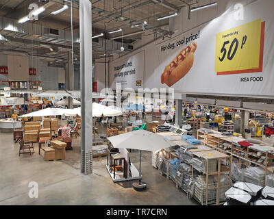 Hot dog Werbung im Self Service-/Check-out-Bereich bei Ikea in Coventry, Großbritannien, am 29. Mai 2019. Stockfoto