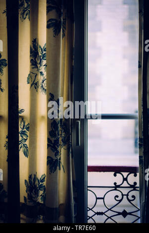 Innere Aufnahme der französischen Fenstern, Paris, Frankreich Stockfoto