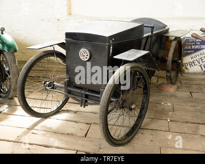 Slaby Beringer, ein elektrisches Auto aus den späten 40er Jahren, auf der Launceston Steam Railway, Cornwall, Großbritannien Stockfoto